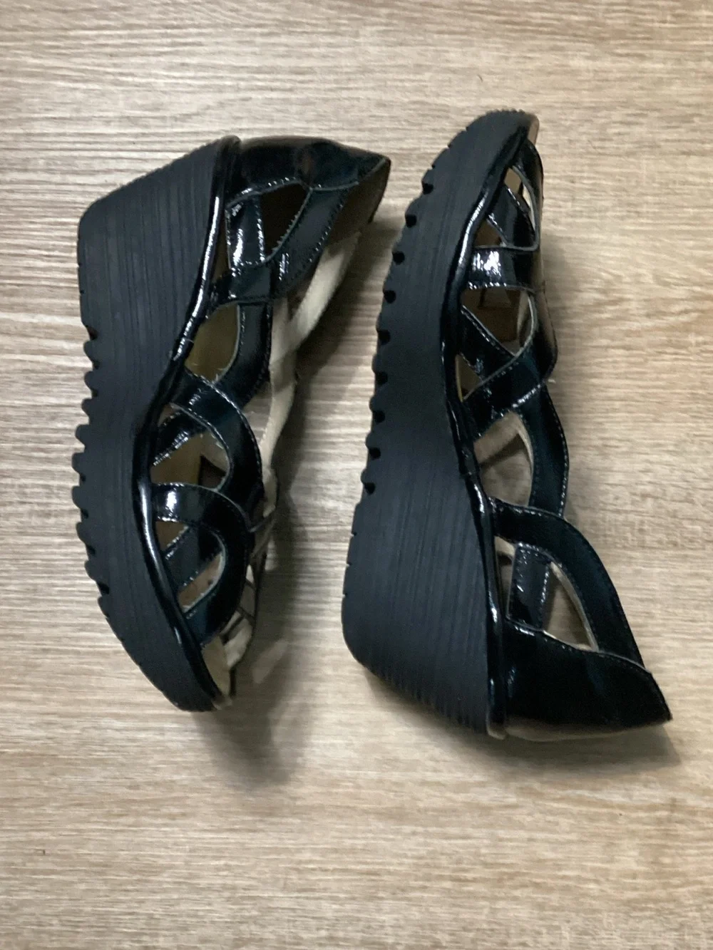 FLY London Black Patent Leather Cutout Open-Toe US 6.5-7 EUR 37 #P50071811 2.5”